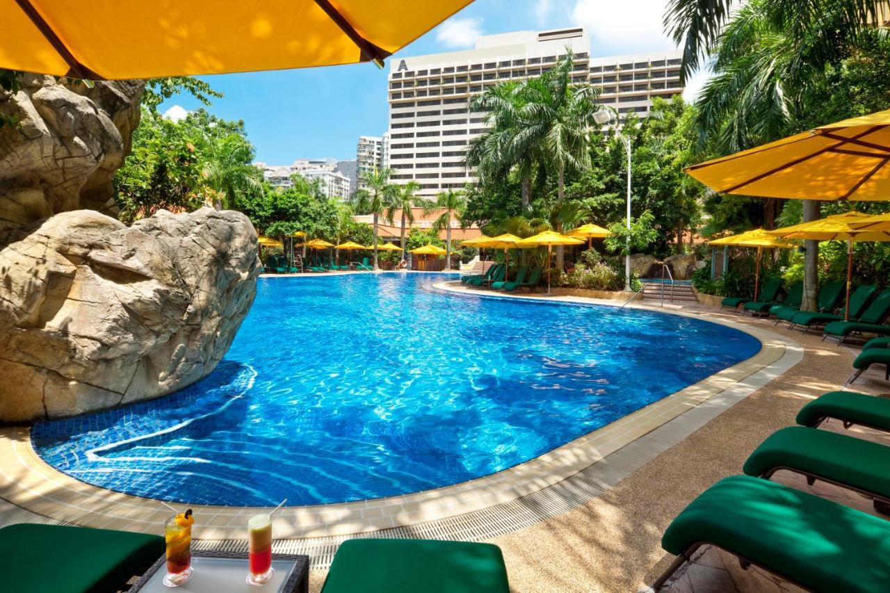 Hotel Artyzen Grand Lapa Macao Exteriér fotografie The swimming pool at the Royal Garden Hotel