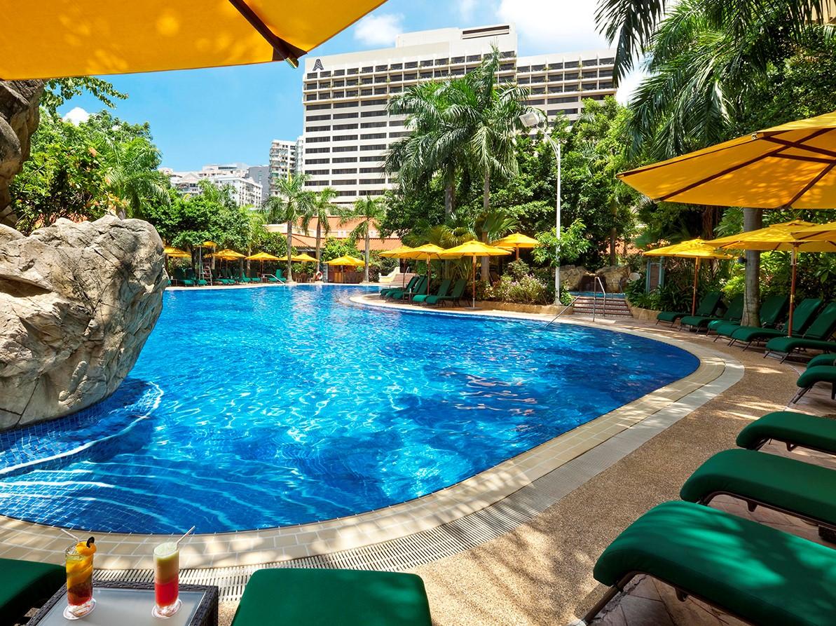 Hotel Artyzen Grand Lapa Macao Exteriér fotografie The swimming pool at the Royal Garden Hotel